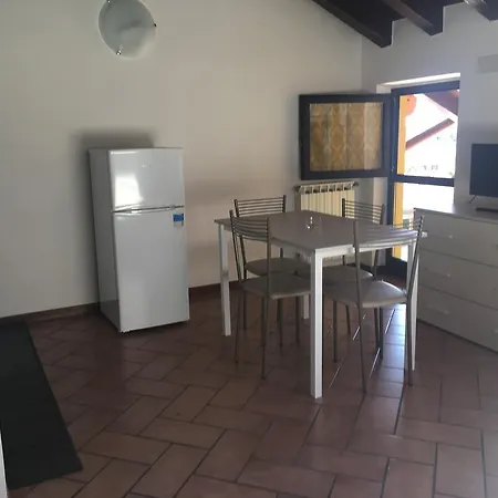 Di Mezzo Hébergement de vacances Manerba del Garda